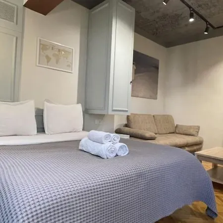 Daire In Myslym Shyri Street