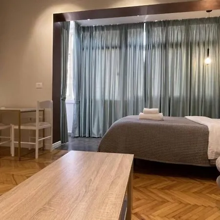 Daire In Myslym Shyri Street *