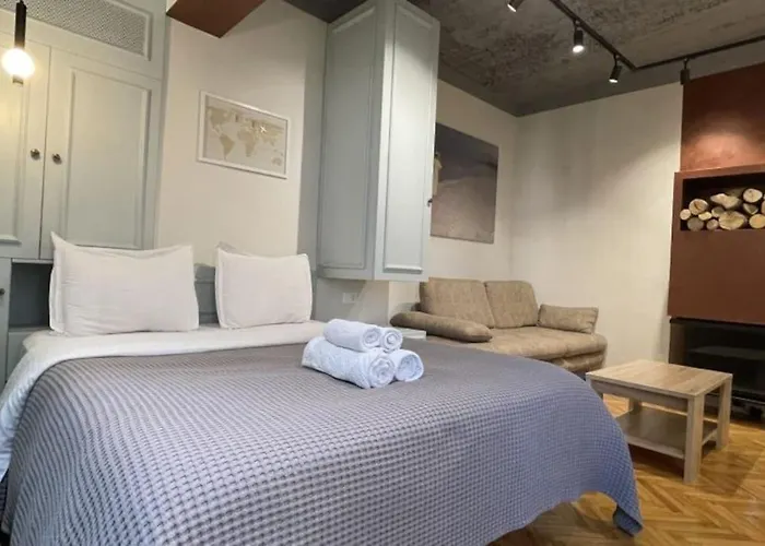 Apartament In Myslym Shyri Street