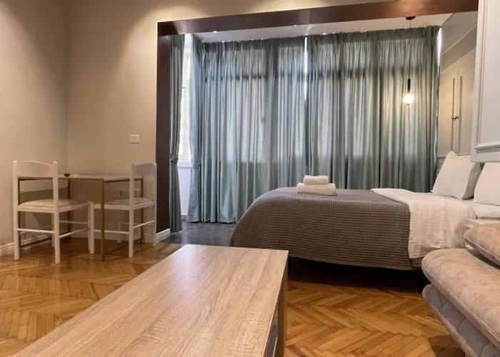 Apartament In Myslym Shyri Street *