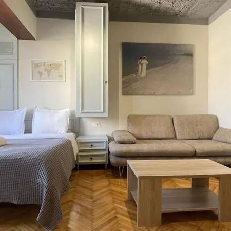 Apartment In Myslym Shyri Street